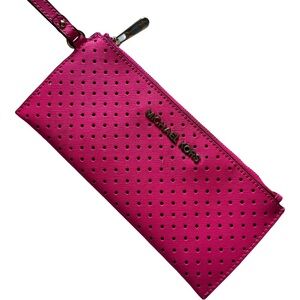 💓 Michael Kors Perforated Pink Leather Wristlet 💓